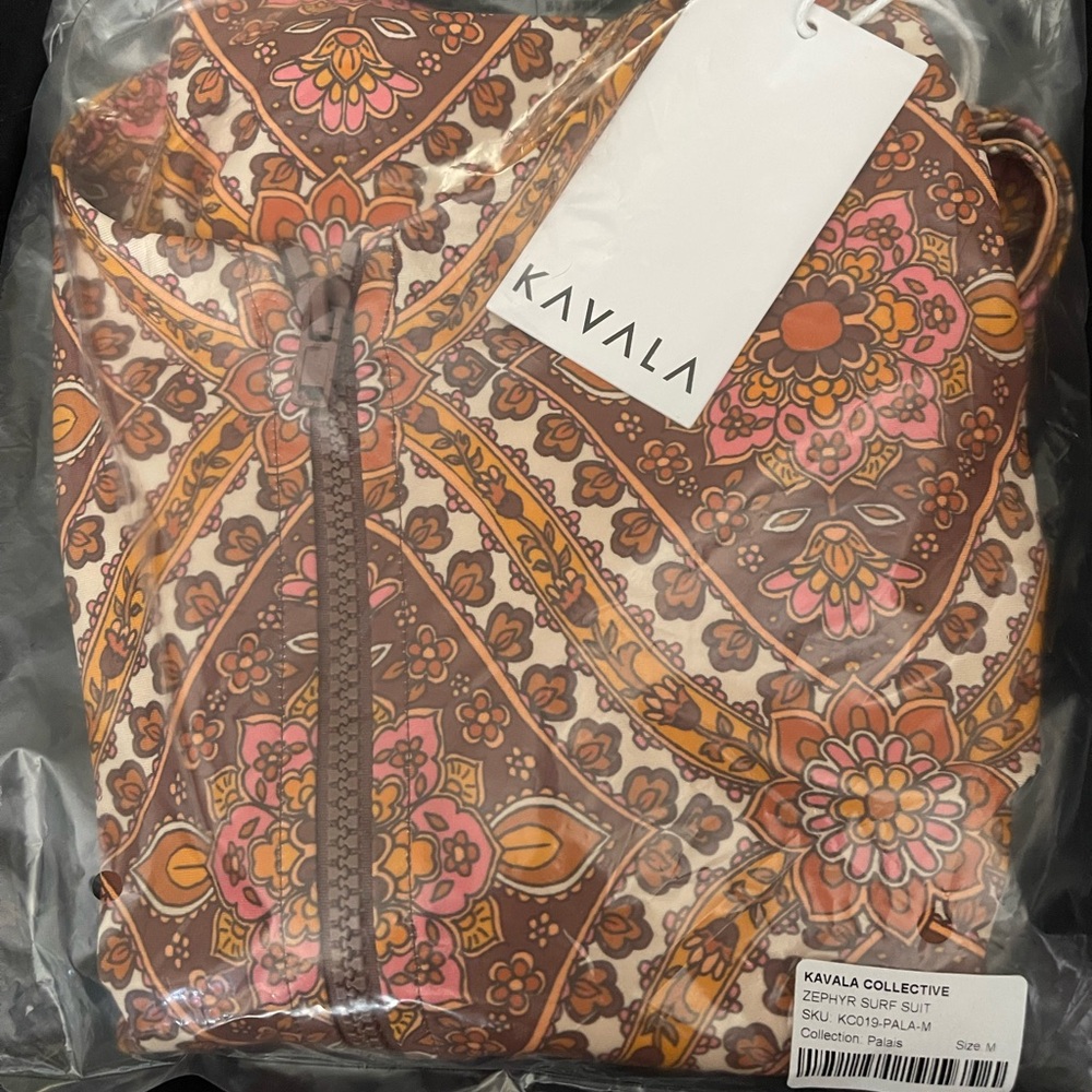 NWT: Kavala Collective Zephyr Surf Suit in Palais Print - Picture 4 of 4